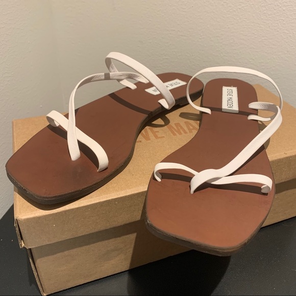 NIB Steve Madden Janessa White Flat Sandal - Picture 3 of 6